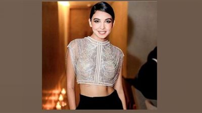 سلمى أبو ضيف تجذب الأنظار بالأسود المجسم (صور)