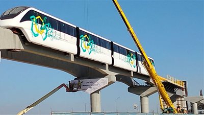 وزير النقل يكشف موعد تشغيل المونوريل.. يعمل دون سائق (فيديو)