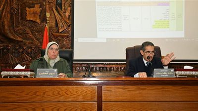 محافظ الغربية يناقش الموقف التنفيذي لإدخال المرافق لمشروعات حياة كريمة