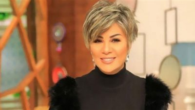 مفيدة شيحة تخطف الأنظار بالأوفر سايز