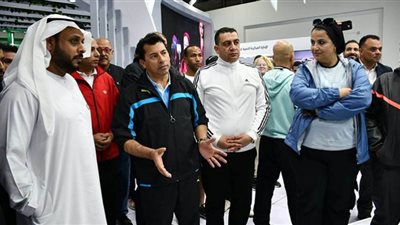 وزير الرياضة في جولة تفقدية بمعرض 