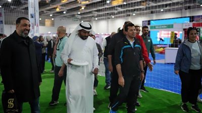 وزير الرياضة يشارك في مباراة للطبق الطائر بـ