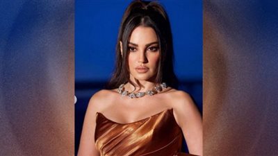 درة زروق تخطف الأنظار بالأسود