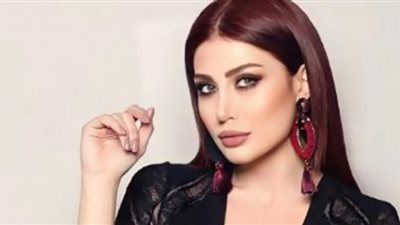 هبة نور تسحر الجمهور بالأبيض والميني جيب (صور)