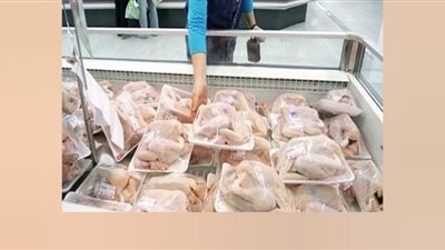 الفراخ المجمدة آمنة ولن تباع في المطاعم (شاهد)