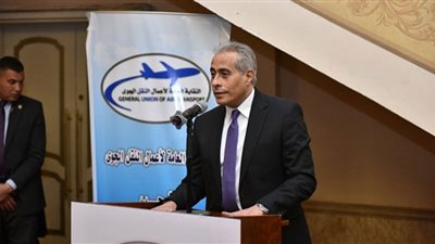 وزير القوى العاملة لعمال النقل الجوي: أخلصوا في عملكم وحافظوا على استقرار شركاتكم