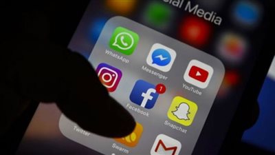طبيبة أعصاب تكشف مخاطر السوشيال ميديا على المخ
