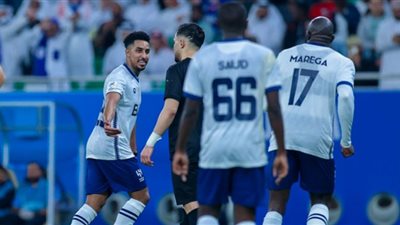 الهلال يكتسح الدحيل بخماسية في الشوط الأول