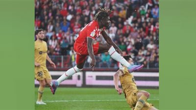 الميريا يفاجئ برشلونة في الشوط الأول