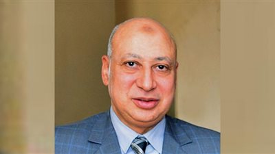 الضرائب تطالب الأطباء بوضع لافتة بأسعار الكشف والاستشارة وتقديم إيصالات
