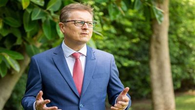 سفير ألمانيا بالقاهرة يشيد بمبادرة حياة كريمة وعدم السيسي لها