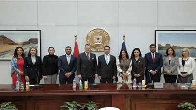 وزير السياحة يستقبل وفد من غرفة التجارة الأمريكية بالبحرين