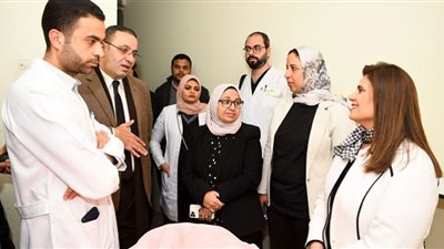 نجاح العملية الجراحية المعقدة للمصري العائد من موزمبيق .. ووزيرة الهجرة تتابع
