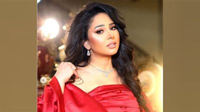 رحاب الجمل تبهر الأنظار بالأسود والجمهور يغازلها (صور)