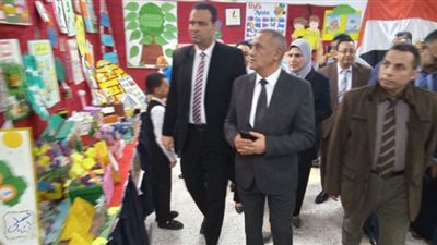 وكيل تعليم الدقهلية يفتتح معرض الأنشطة للصفوف الأولى بغرب المنصورة