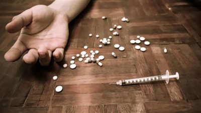 جرعة مخدرات زائدة تُنهي حياة شاب في النزهة