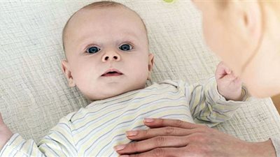 أطعمة للتخلص من الإمساك عند الأطفال.. أبرزها بذور الكتان