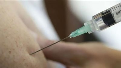 مستشار الرئيس يحذر من حقن هتلر.. علاجها للبرد غير علمي