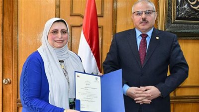 تعيين الدكتورة دينا ابو المعاطي عميدا لكليه الصيدله بجامعه قناه السويس