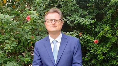 سفير ألمانيا بالقاهرة يتفقد مشروع هوية مصر البصرية بمحطة السكة الحديدية بأسوان