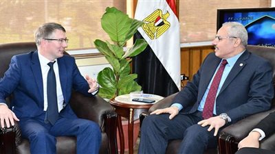 رئيس جامعة قناة السويس يستقبل المستشار الثقافي الروسي