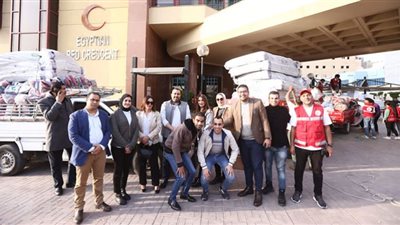 وصول قافلة مساعدات حزب الوفد لمساعدة ضحايا زلزال سوريا إلى الهلال الأحمر