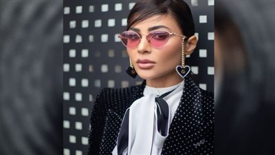 مهيرة عبدالعزيز تطل بالترتر اللامع