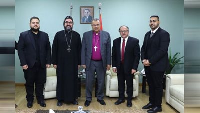 رئيس الطائفة الإنجيلية يلتقي الربان فيليبس عيسى في مصر الجديدة (صور)