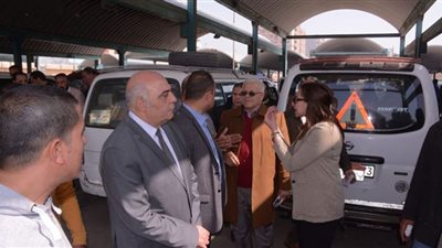 نائب محافظ البحيرة تتابع الالتزام بالتعريفة بمجمع مواقف دمنهور