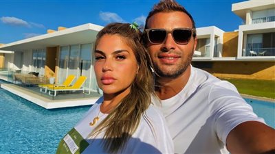 رامي صبري وعائلته يؤدون مناسك العمرة