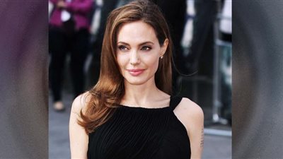 أنجلينا جولي ضحية اكتئاب وقصة فاشلة للتخلص من الحياة| مجرم محترف يعيدها لصوابها