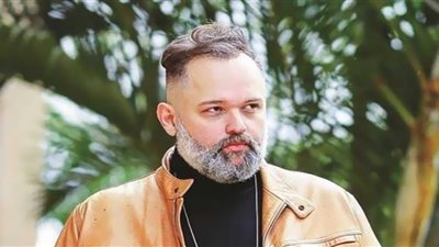 محمد محمود عبدالعزيز في مرمى الانتقادات بسبب حضرة العمدة| علاقة إبراهيم عيسى