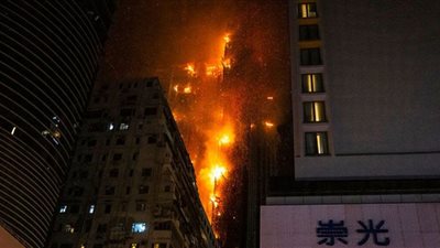 اندلاع حريق هائل بناطحة سحاب في الصين