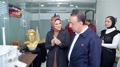 محافظ الإسكندرية يتفقد معرضًا للمجسمات الأثرية بالطباعة ثلاثية الأبعاد
