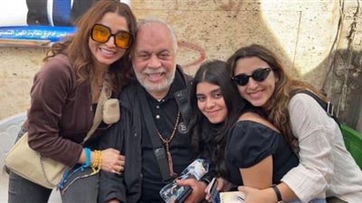 روجينا وبناتها تساندن أشرف زكي في انتخابات المهن التمثيلية
