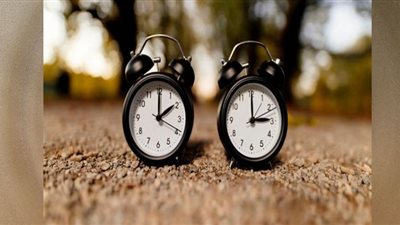 فوائد التوقيت الصيفي.. أبرزها خفض معدل الجريمة