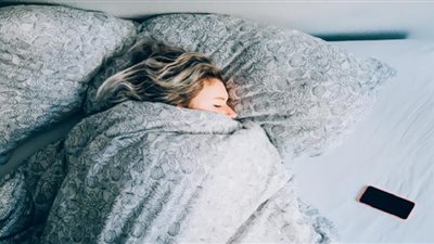 النوم 6 ساعات في الليل يزيد من خطر الإصابة بالعدوى