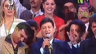 نجوم مصر يغنون في ميدان لبناني وسط 700 ألف متفرج.. فيديو نادر
