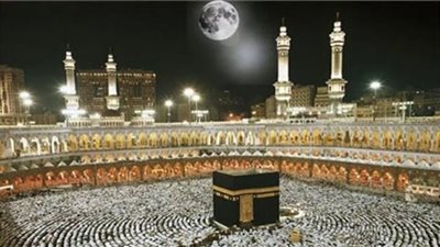 الأول والوحيد عام 2023.. القمر يتعامد على الكعبة المشرفة اليوم