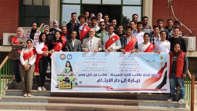 طلاب جامعة سوهاج يوزعون فوانيس رمضان على الأيتام
