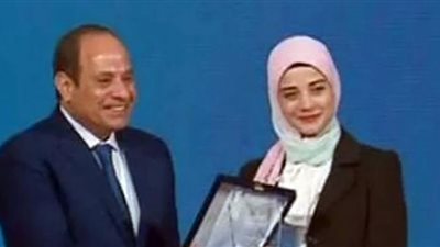 إحدى المكرمات في المنيا من السيسي: حلم لم أتوقع أن يتحقق (شاهد)