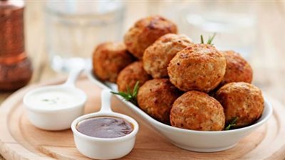 طريقة عمل كرات الدجاج المقلية مع صلصة الرانش