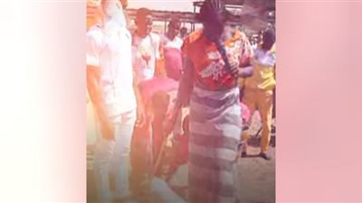 مراهقة تعالج الآلاف باللمس.. فيديو