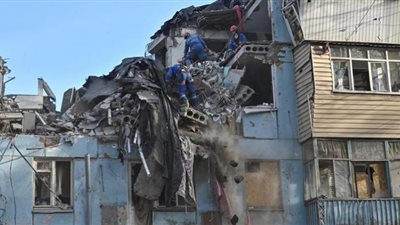 مصرع 11 شخصا بينهم طفل جراء قصف روسي على مبنى سكني في أوكرانيا