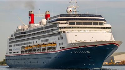 ميناء بورسعيد يستقبل 1500 سائح وبحار من جنسيات مختلفة