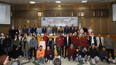 جامعة أسيوط تكرم أبناء المدرسة الفنية للمياه ضمن مبادرة 