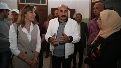 وزيرة الثقافة في زيارة لمنزل 