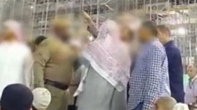 حقيقة اعتداء رجل أمن على معتمر.. فيديو
