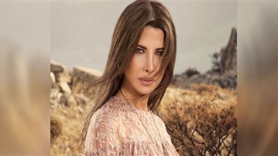 نانسي عجرم تهوس جمهورها بالأخضر ويسرا اللوزي تعلق