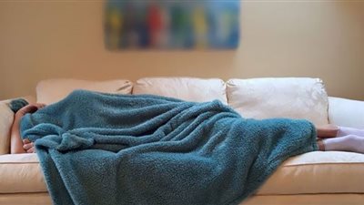 تغطية الوجه خلال النوم ترفع معدل التركيز.. دراسة توضح